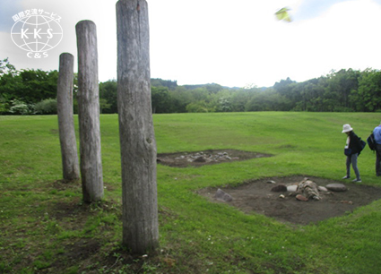 大規模な集落遺跡で葬祭空間の構造が明らかにされている