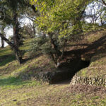 東国最大級の石室を持つ6世紀末から7世紀初頭頃に築造された前方後円墳です。
