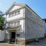 江戸時代の土蔵造り米倉を改装し1950（昭和25）年に開館。