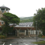 遣唐使船の模型、年表、地図、写真など、遣唐使についての分かりやすい資料を展示しています。万葉集にのっている三井楽を詠んだ歌などの展示もおこなっています。